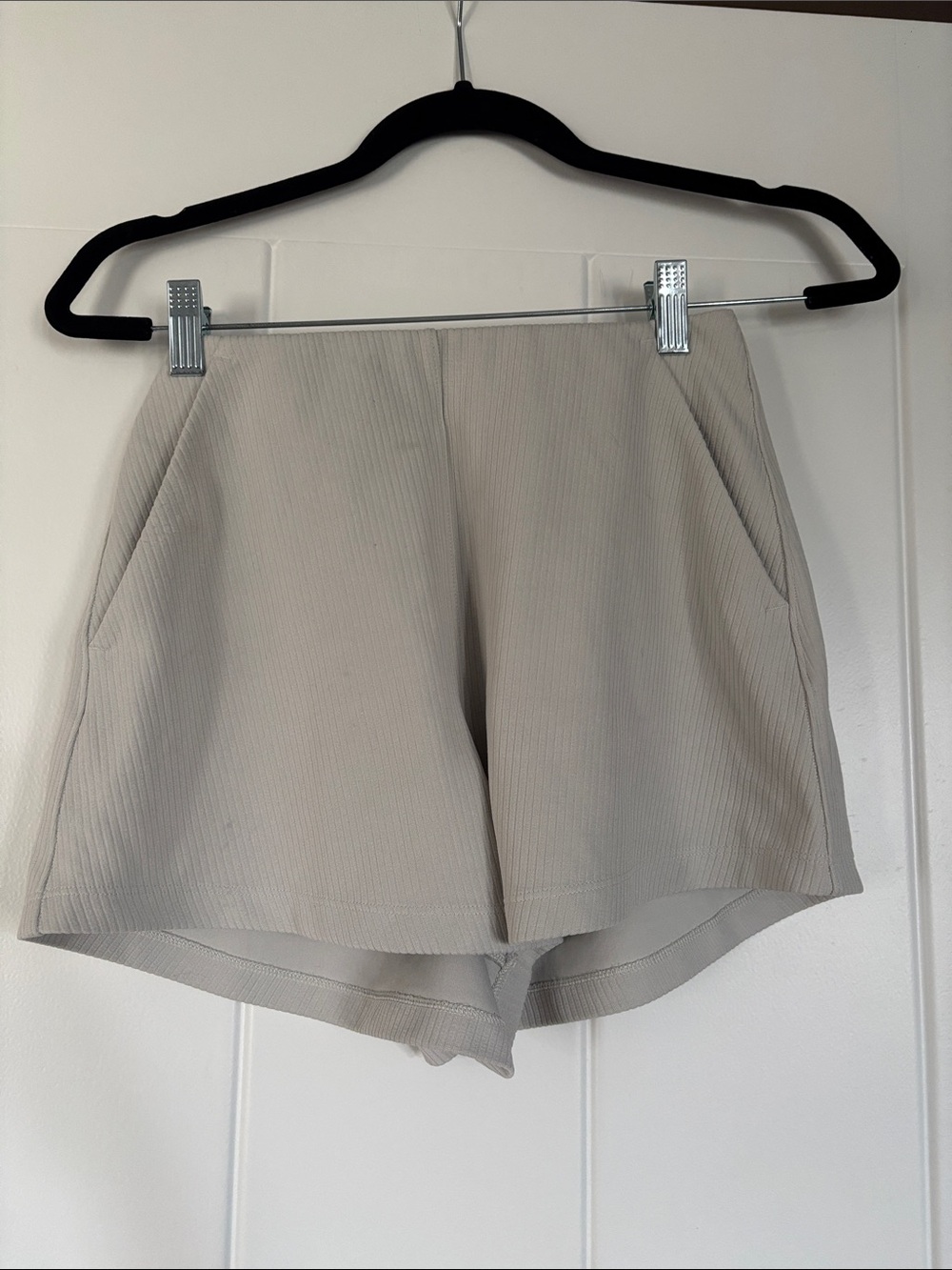 lululemon athletica Ribbed High-Waist Shorts in Light Taupe